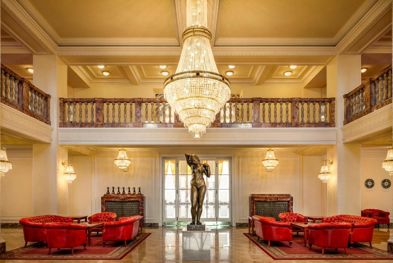 Spa Hotel Imperial Karlovy Vary Exterior photo The lobby of the Hotel de la Ville