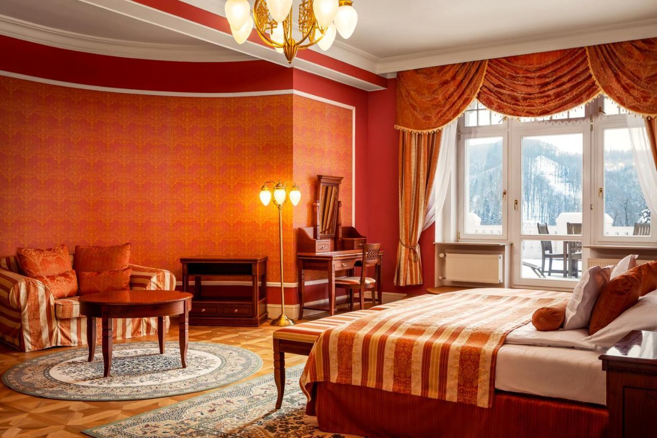 Spa Hotel Imperial Karlovy Vary Exterior photo A suite at the Hotel Axelmannstein