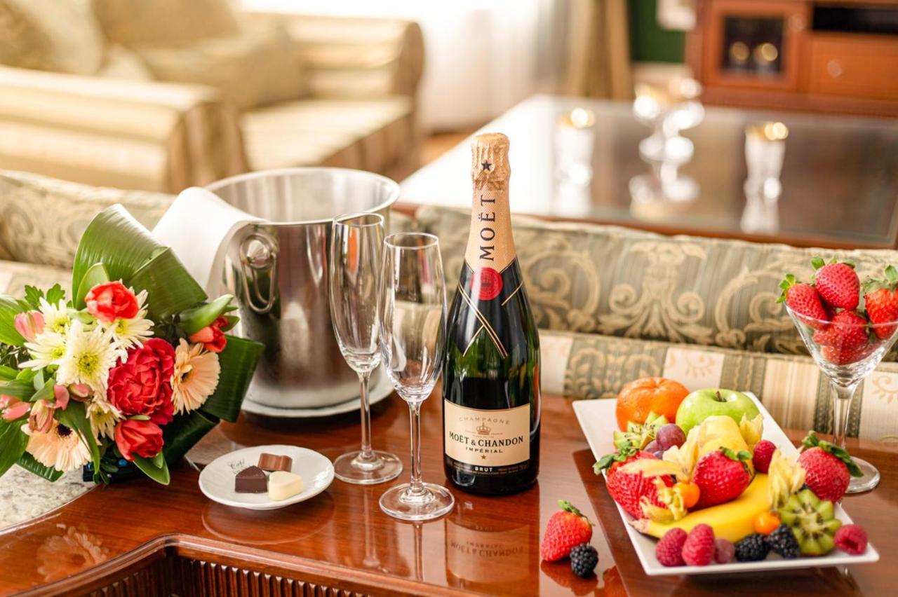 Spa Hotel Imperial Karlovy Vary Exterior photo Moët & Chandon champagne