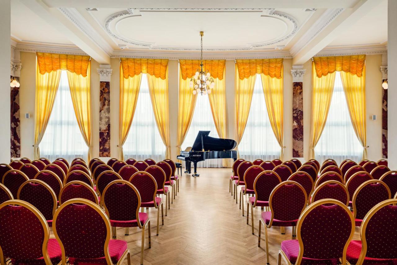 Spa Hotel Imperial Karlovy Vary Exterior photo The main hall of the conservatory