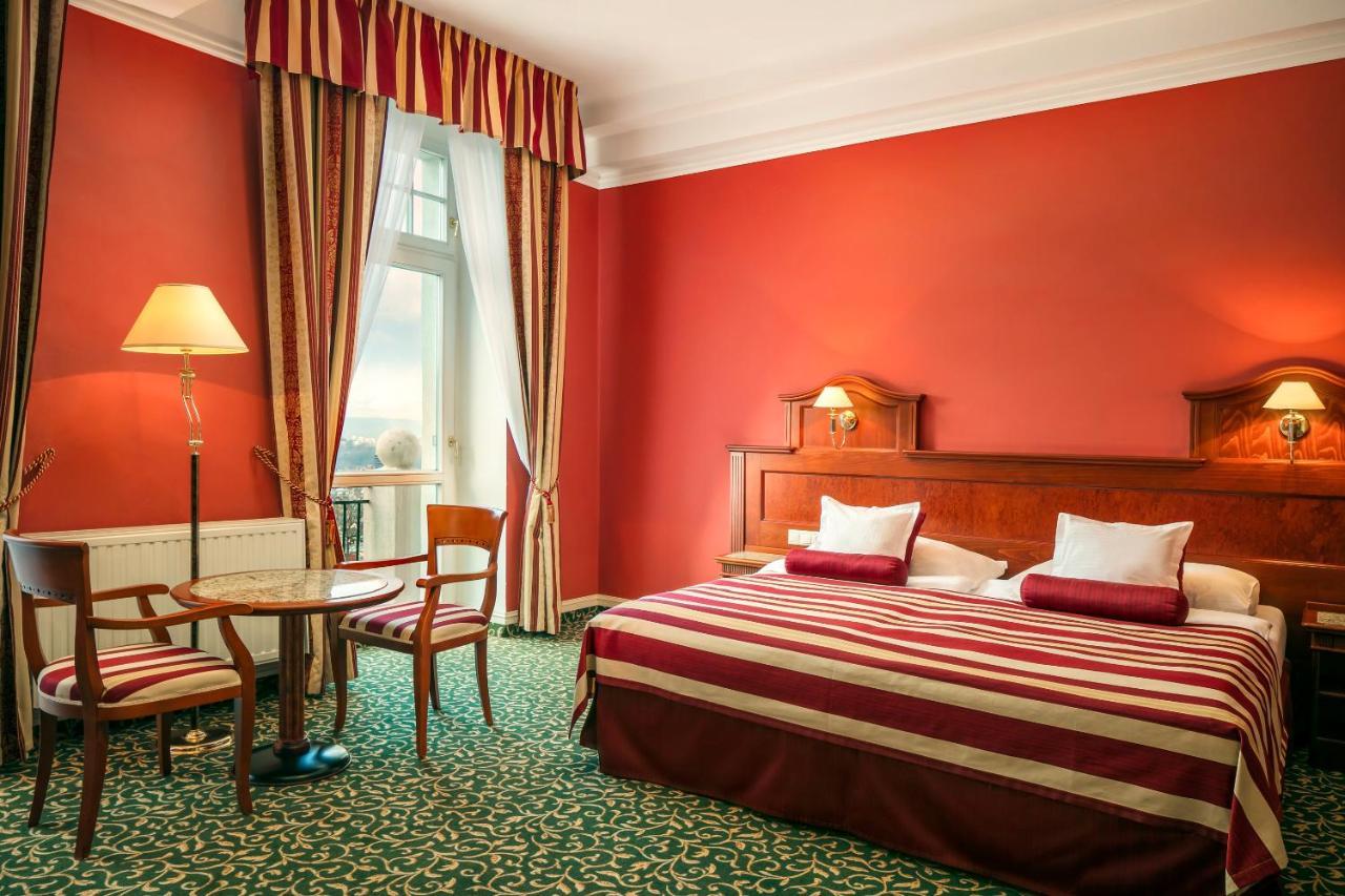 Spa Hotel Imperial Karlovy Vary Exterior photo A room at the hotel