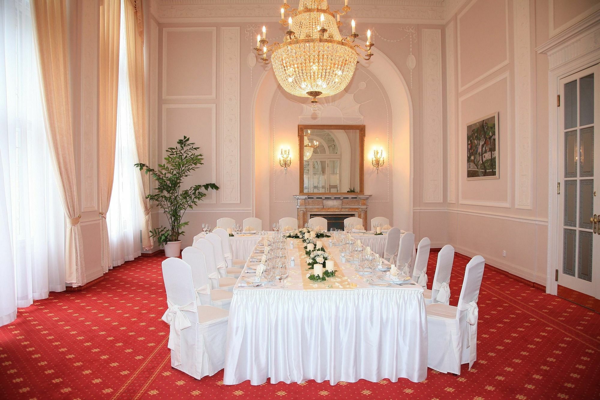 Spa Hotel Imperial Karlovy Vary Exterior photo The interior of the hotel